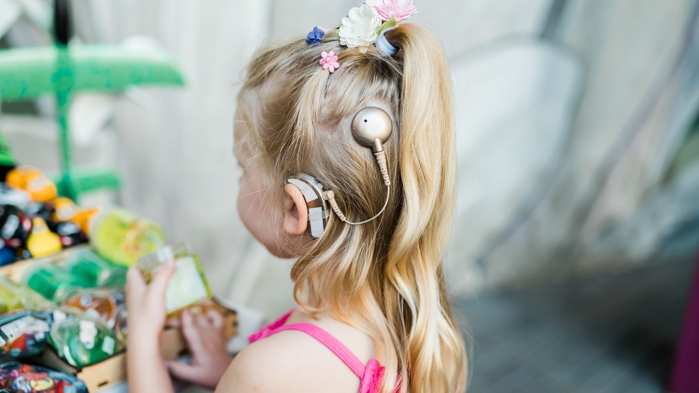 Cochlear Implants vs Hearing Aids: Choosing the Best Option for You